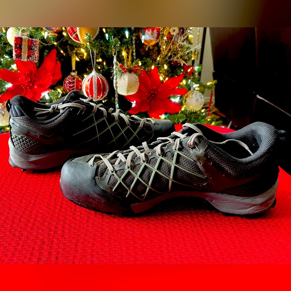 Men’s Salewa trail shoes size 11 like new.